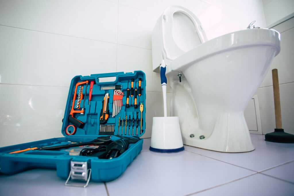 Basic Toilet Troubleshooting Problems and When You Need to Call a Licensed Plumber